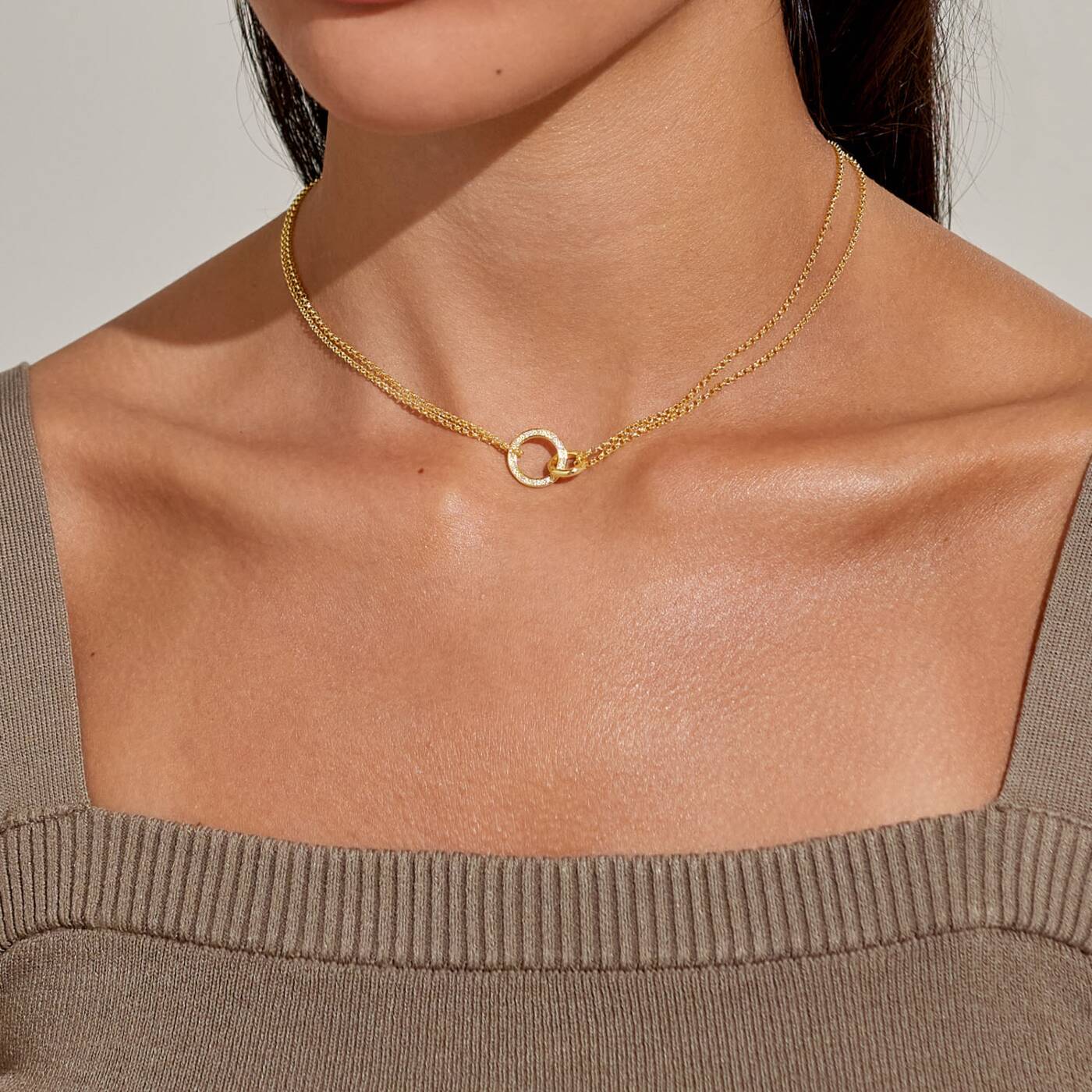 A LITTLES & CO Evermore Linked Circles 15 3/4-inch necklace with interconnected silver rings, stylish jewelry accessory.