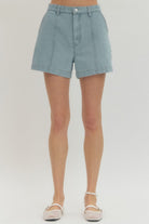 ENTRO Tyler Summer Feeling Denim Short 152 shorts with distressed details and frayed hem, casual summer fashion for women.