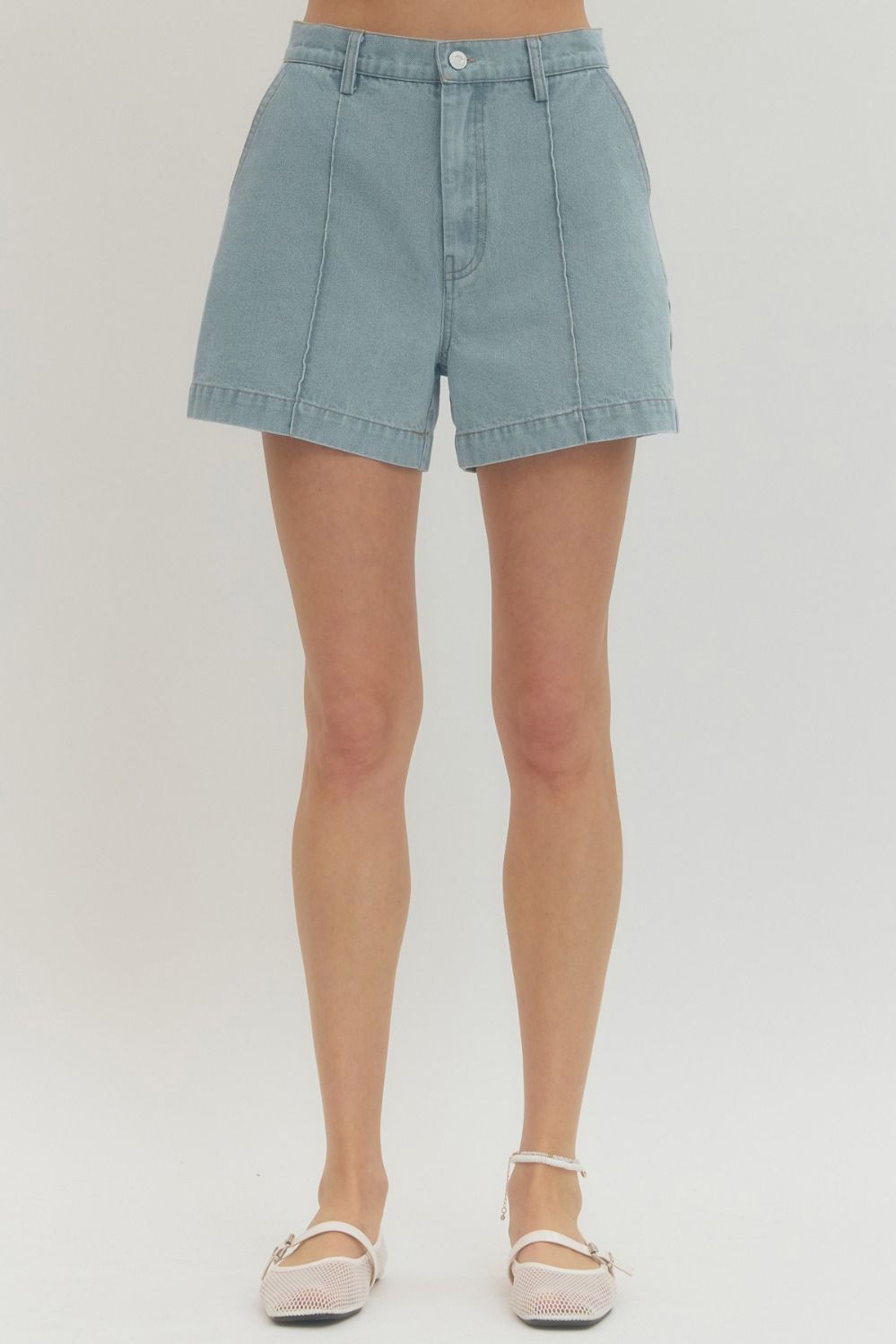 ENTRO Tyler Summer Feeling Denim Short 152 shorts with distressed details and frayed hem, casual summer fashion for women.