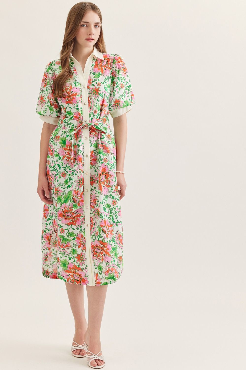 Entro Kristy floral printed short sleeve dress with vibrant floral pattern, knee-length, elegant and suitable for dressy occasions.