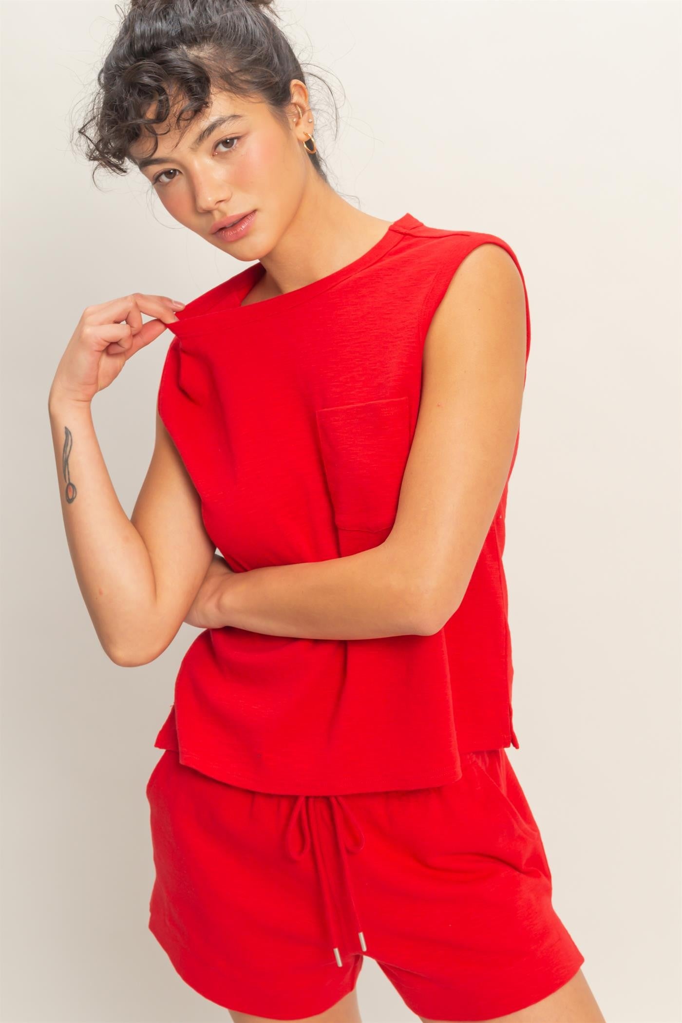 HYFVE Bilinda front pocket casual tank top, sleeveless 105 casual top in soft fabric with a front chest pocket, light color.