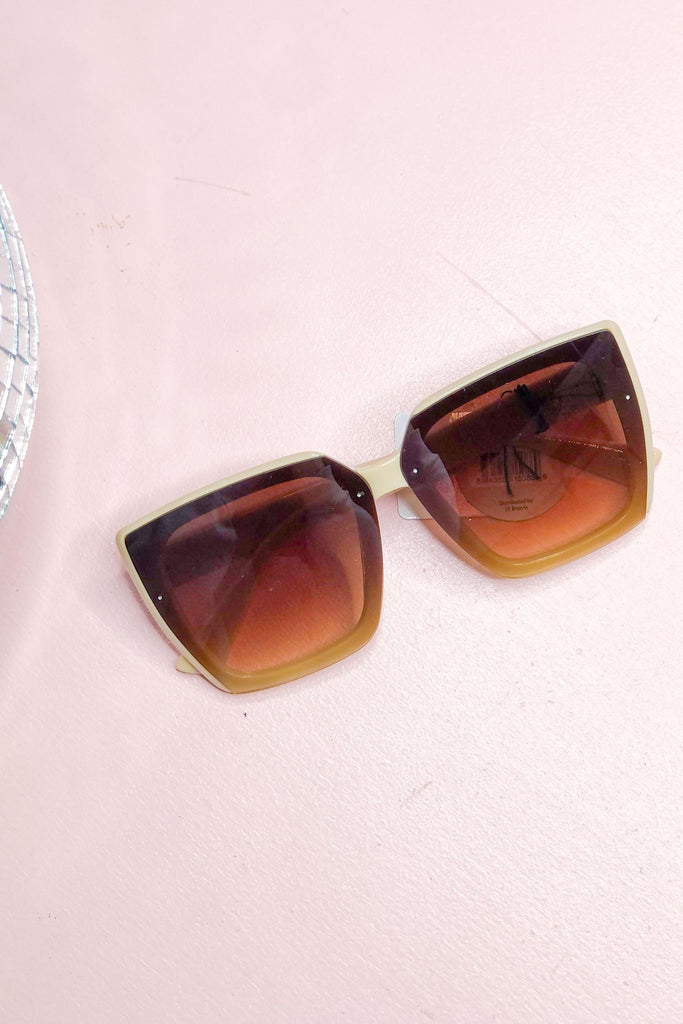 Ollie Oversized Thick Frame Square Fashion Sunglasses - Be You Boutique