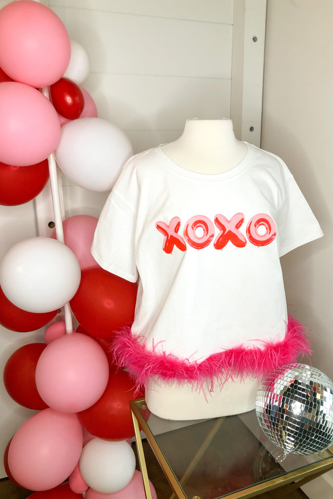 XOXO Printed Short Sleeve Feather Hem Top - Be You Boutique